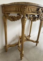Console en bois et stuc doré à décor de carquois, flambeaux … (photo 5)