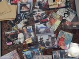 un tapis orné de nombreuses images différentes représentant des personnes
