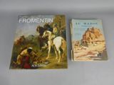 deux livres posés sur une table