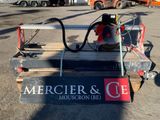 un camion avec une pancarte à l'arrière sur laquelle on peut lire « Mercier et G. E. »