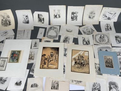 beaucoup de vieilles photos sur la table