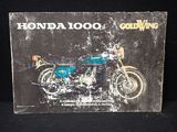 une photo d'une photo d'une moto figurant sur la couverture d'un livre