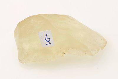 Outil? Fabriqué dans un fragment de verre lilyque qui serait…