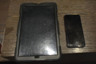 Tablette, téléphone Samsung A20, étiqueteuse Honeywell, un c…