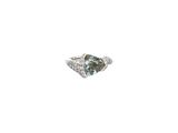 une image d'une bague en diamant sur fond blanc