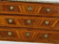 Commode en bois de placage et marqueterie ouvrant par 3 rang… (photo 2)