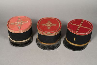 FRANCE. INFANTERIE. Képis d'officiers (2), SERVICES (1), dif…