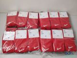 lot de chaussettes Nike Dri-Fit rouges dans des sachets en plastique