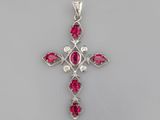 un pendentif antique en forme de croix, orné de rubis et de diamants