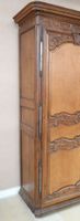 Armoire "à la cabosse de cacao" en chêne sculpté ouvrant à d… (photo 4)