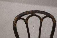 Paire de chaises charivari en bois noirci à décor doré, assi… (photo 3)