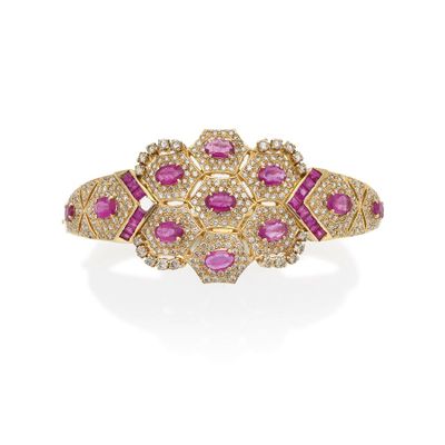 une bague en saphir rose et diamant
