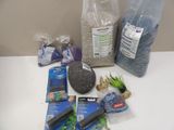 many items that are sitting on a table