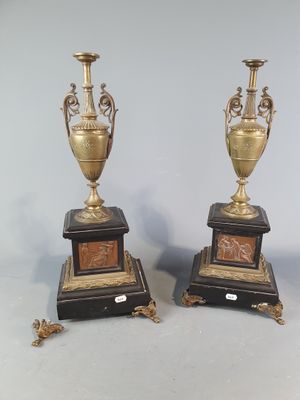 Paire de vases de garniture de cheminée en bronze patiné sur…