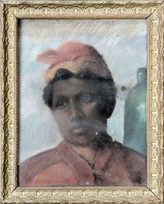 une peinture à l'huile représentant une femme vêtue d'un t-shirt rouge et d'un chapeau rose