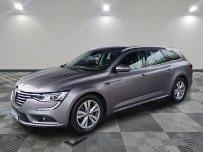 une Volkswagen Passat break grise break break break break break break break break break break break break break break break break break break break break break break break break break break break