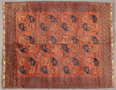 un tapis persan ancien à motifs géométriques sur fond bleu