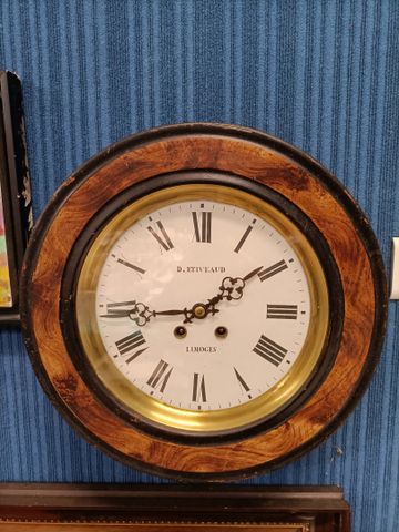Pendule murale ronde cadran émaillé marqué D. ETIVEAUD Limoges