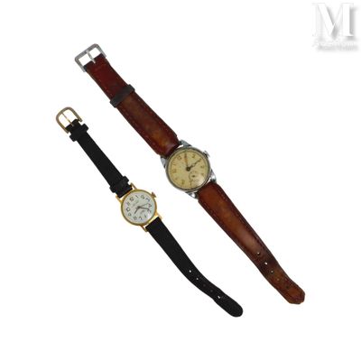 deux montres posées l'une à côté de l'autre sur une surface blanche