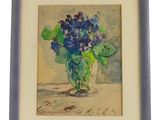 aquarelle encadrée représentant un vase de fleurs violettes posé sur une table