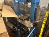 l'image d'une machine installée dans une pièce