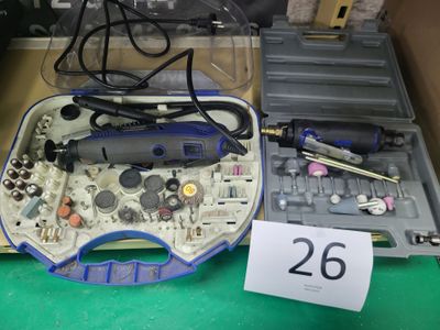 une boîte sur laquelle se trouvent de nombreux composants électroniques