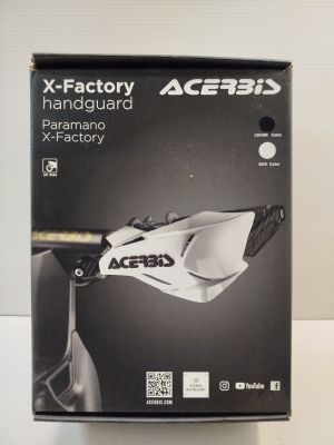 emballage d'un casque de moto muni d'une poignée et d'un guidon