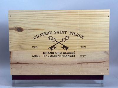 une boîte en bois portant une étiquette