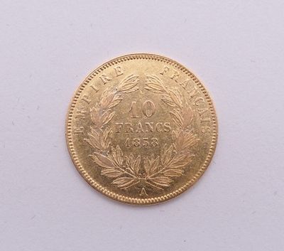 une image d'une pièce d'or sur une surface blanche