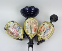 Éléments de suspension en faïence à décor dans des cartouche… (photo 3)