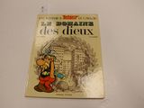 la couverture d'un livre sur laquelle figure un personnage de bande dessinée
