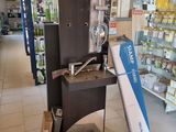 a machine that is sitting in the middle of a store
