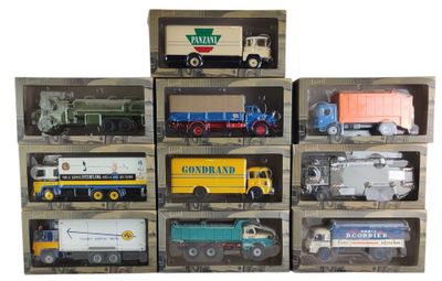 de nombreux types de camions jouets dans une vitrine