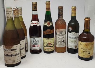 8 bouteilles VINS BLANCS DIVERS, (Alsace, Vin jaune d'Arbois…
