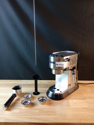 DH2035//Machine Ã expresso Delonghi Style Dedica EC685.