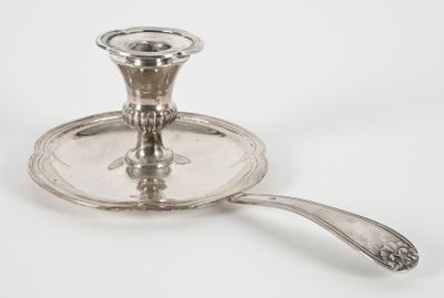 Bougeoir à main en argent, modèle filets. - Photo 1