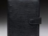 étui à passeport Louis Vuitton en cuir Epi noir