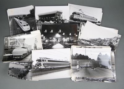 SNCF Réunion de 49 tirages en noir et blanc figurant des rai…