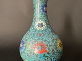 a vase that is sitting on a black table