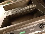 un gros plan d'un grille-pain posé sur une table