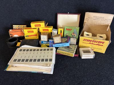 un tas d'objets posés par terre