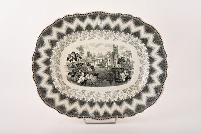 une assiette en noir et blanc sur laquelle figure une image