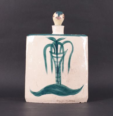 Bouteille plate en grès émaillé blanc à décor en vert et ble…