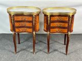 paire de tables de chevet de style Louis XVI