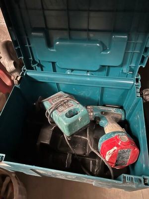 1 visseuse MAKITA sur batterie avec chargeur - VENDU SUR DES…