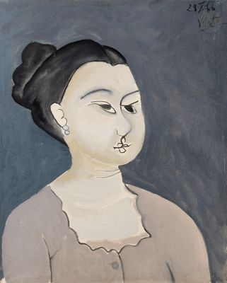 une image représentant un tableau d'une femme en robe grise