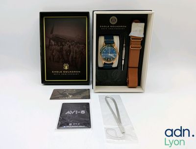 an image of a box with a watch inside of it