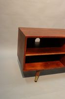 *KARE DESIGN. Enfilade en mélaminé aspect acajou, à décor de… (photo 2)