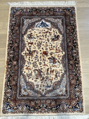Tapis Iran dessins de chasse , fond bleu et beige 150 x 100