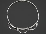 un collier en diamants et en or blanc